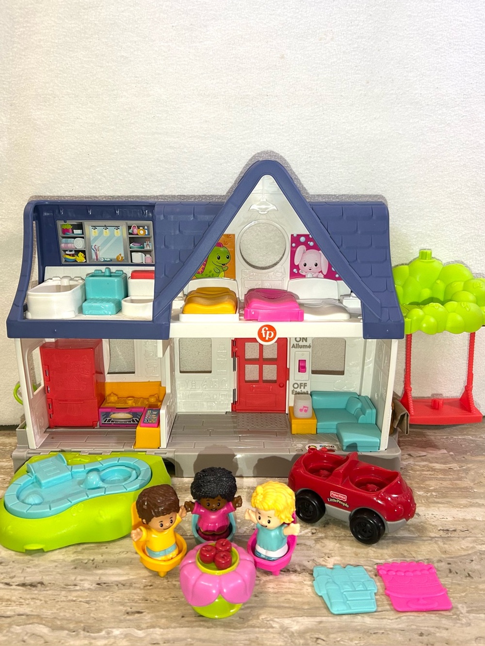 Fisher-Price Little People Friends Together Play House /Car. Lights Sounds Music